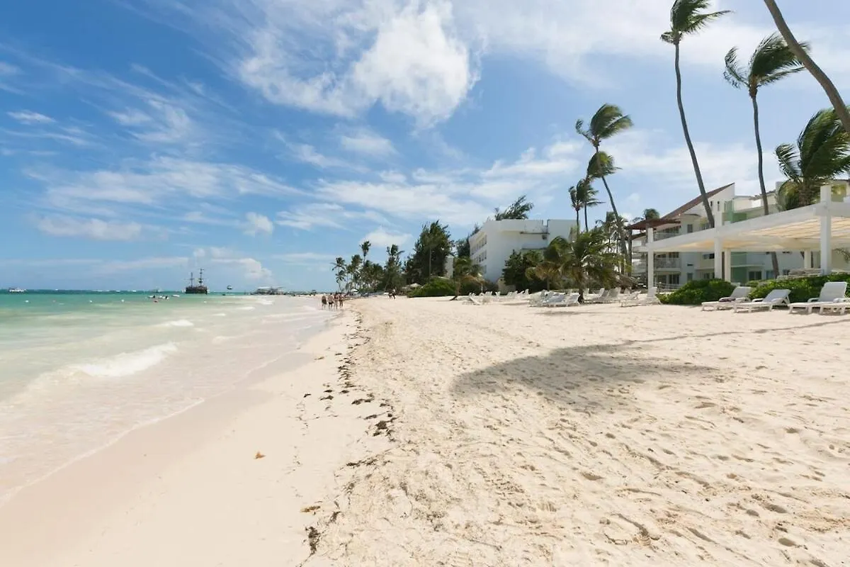 Rooftop, Pool View, Walk To Beach, Dining, Shops Punta Cana Apartman